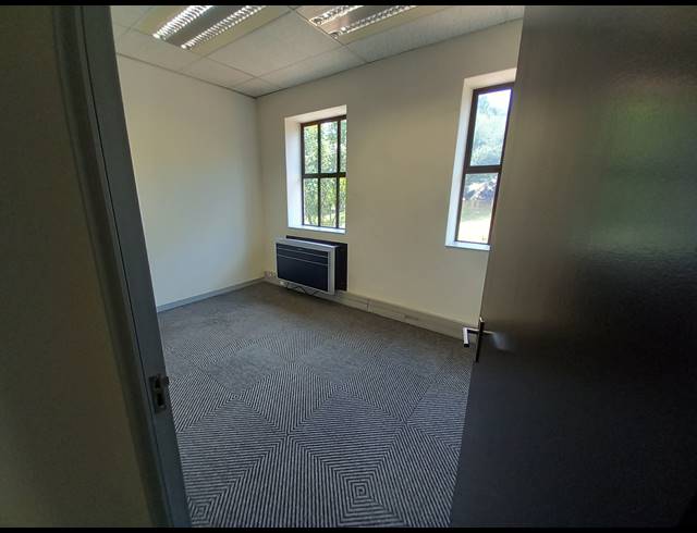 631M² OFFICE TO LET IN BRYANSTON